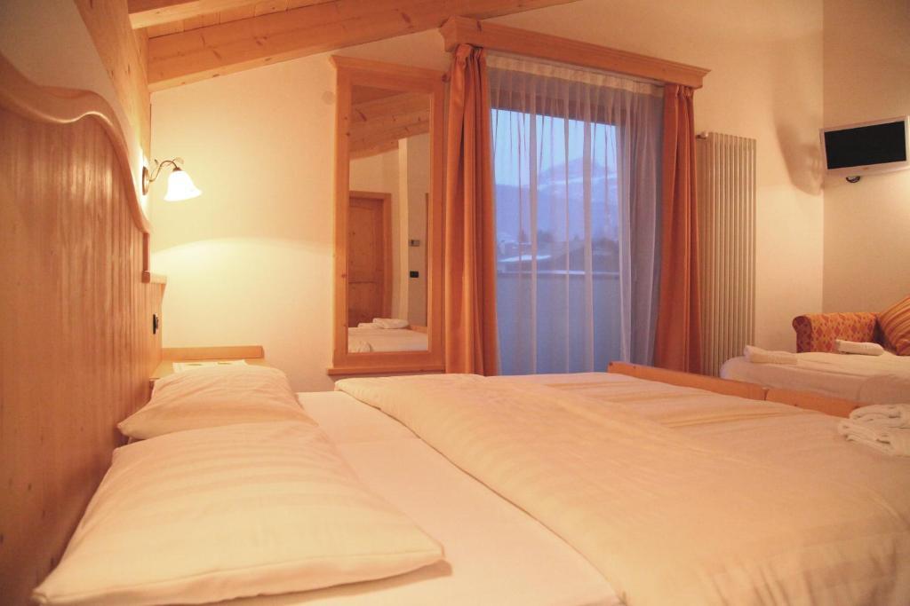 Garni Pra Fiori Hotel Campitello di Fassa Cameră foto