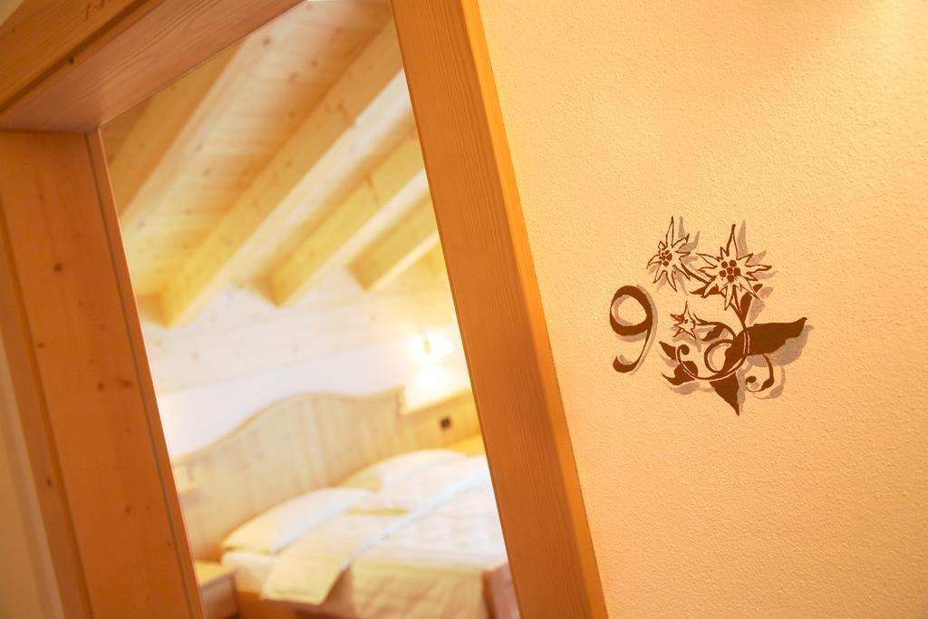 Garni Pra Fiori Hotel Campitello di Fassa Exterior foto