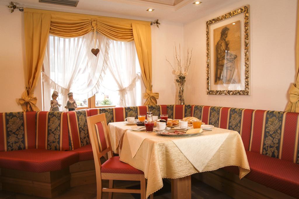 Garni Pra Fiori Hotel Campitello di Fassa Exterior foto